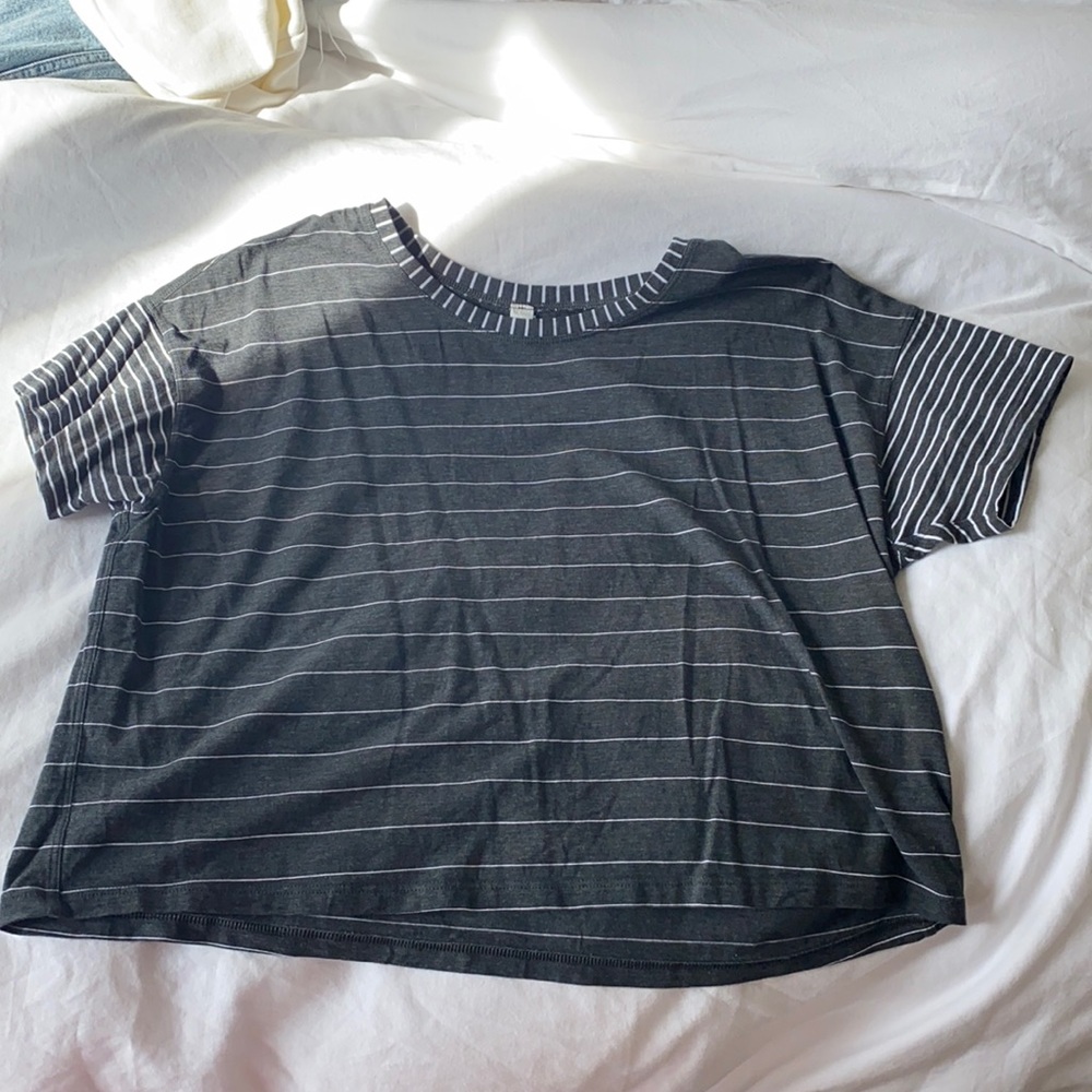 Lululemon “cropped” tee